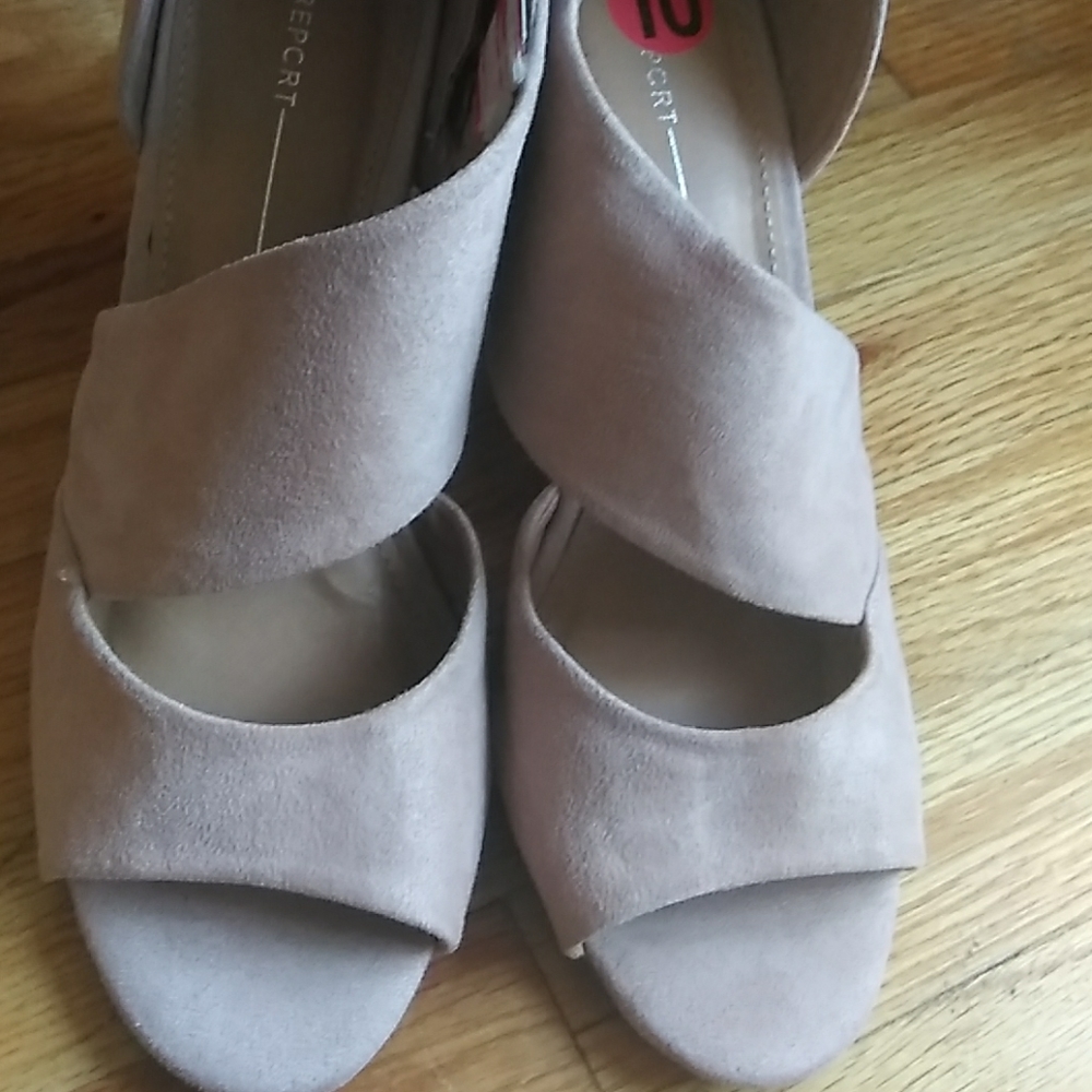 Shoe - Picture 4 of 4